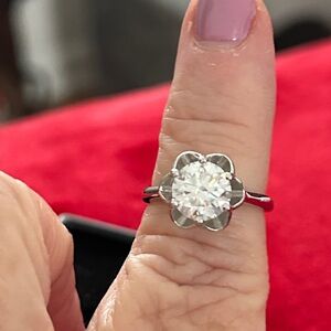 Luxury‎ Floral 2.0 CT Moissanite ring size 6